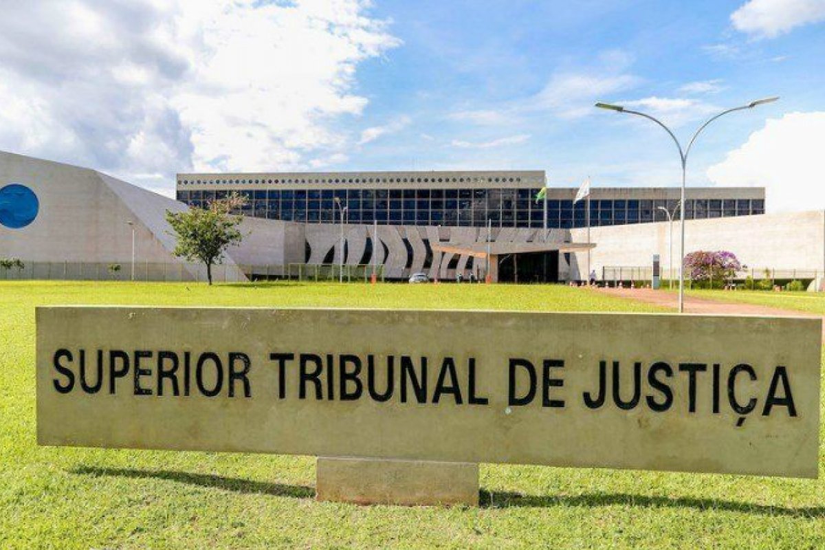 Ministro do STJ efetua pedido de soltura de auditor da Receita preso na Lava Jato 