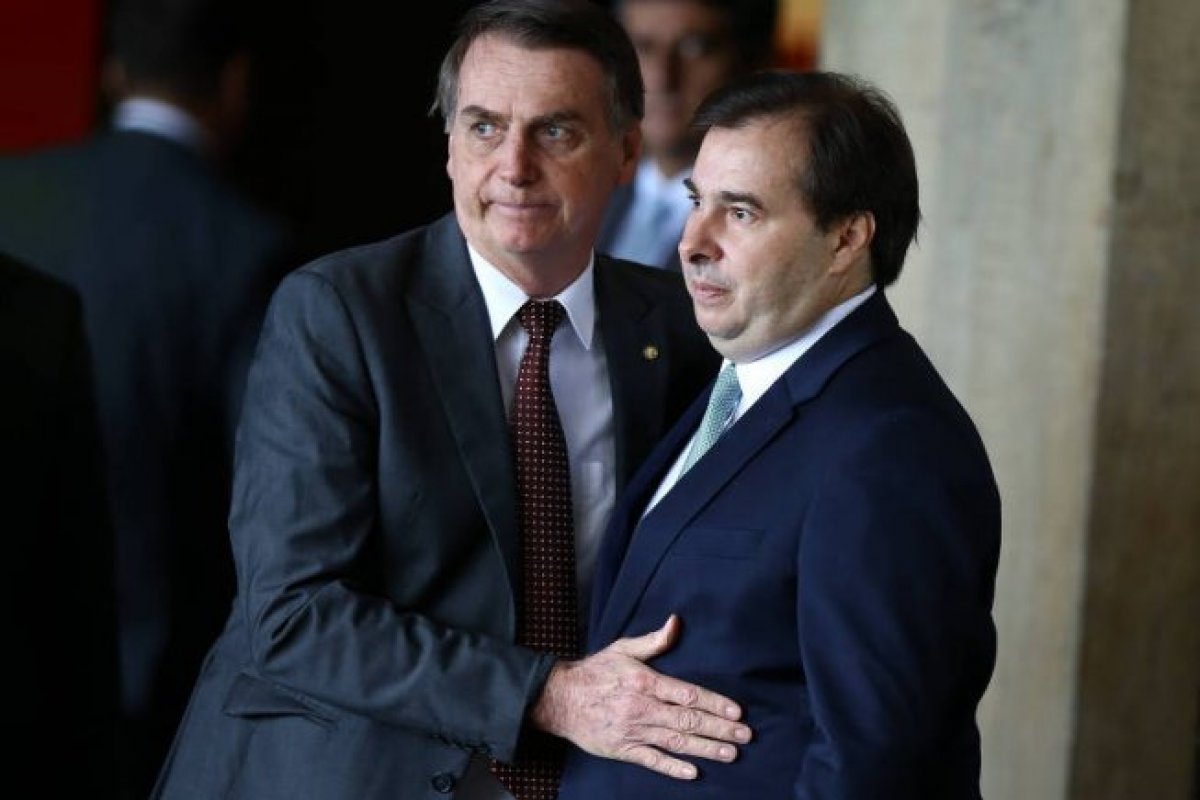 MEC demite presidente do FNDE que foi indicado por Maia