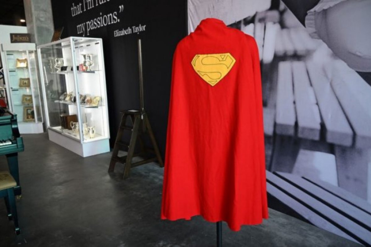 Capa usada em 1º final de Superman é arrematada em leilão 