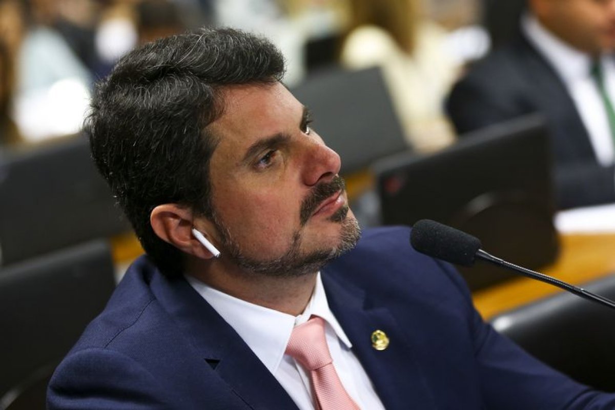MARCOS-DO VAL: PSDB veta filiação de senador Marcos do Val