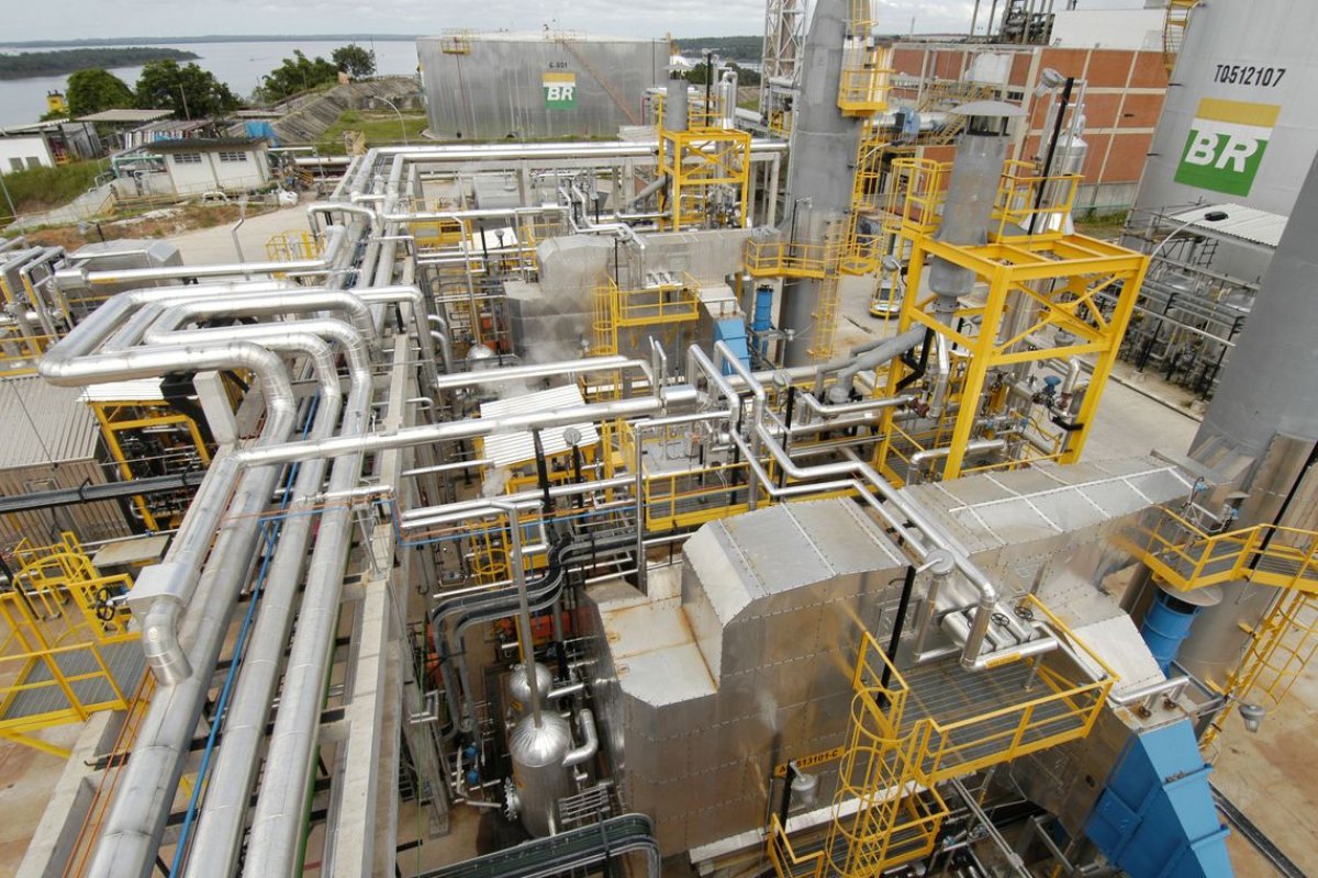 Cade aprova venda de oito refinarias pela Petrobras