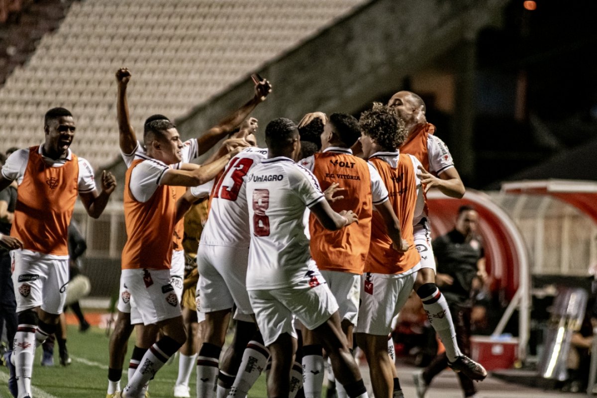 Vitória vence Ituano fora de casa e segue líder isolado na Série B