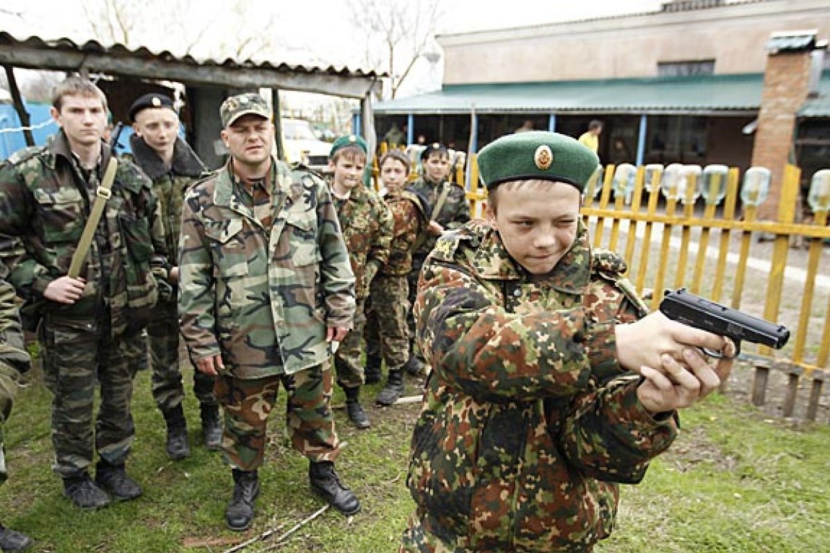 Militarização de escolas na Rússia prepara crianças para o Serviço Militar
