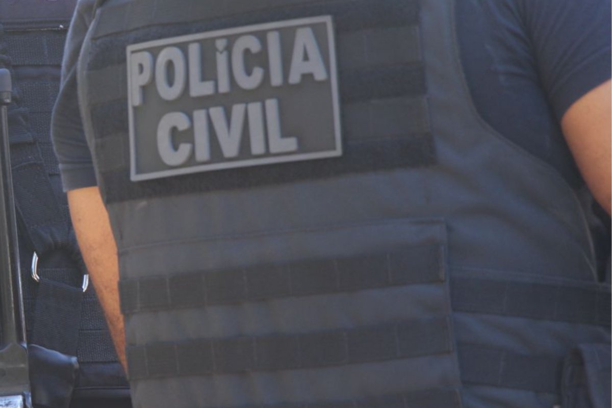 Mulher de 34 anos é morta a facadas e filho de 11 anos fica ferido