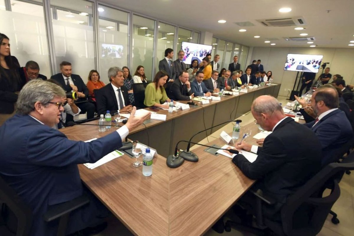 Consórcio Nordeste e Banco Mundial firmam cooperação para polo de hidrogênio verde