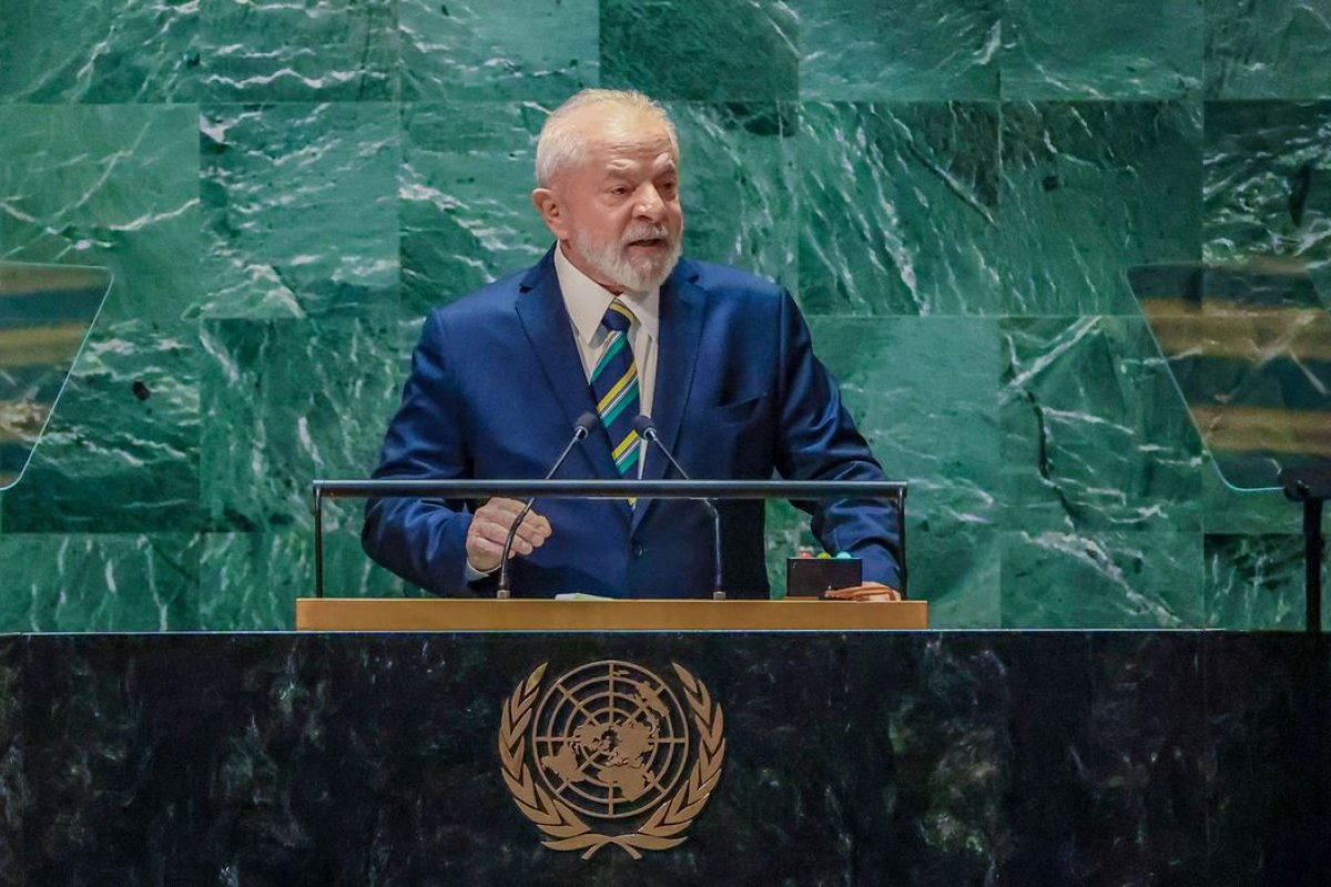 Lula deverá trabalhar no Palácio da Alvorada por três semanas após cirurgia no quadril