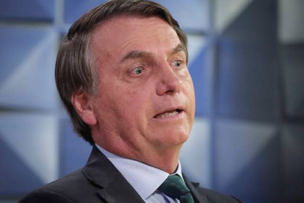 Bolsonaro acusa Grupo Globo de perseguir o filho Flávio 