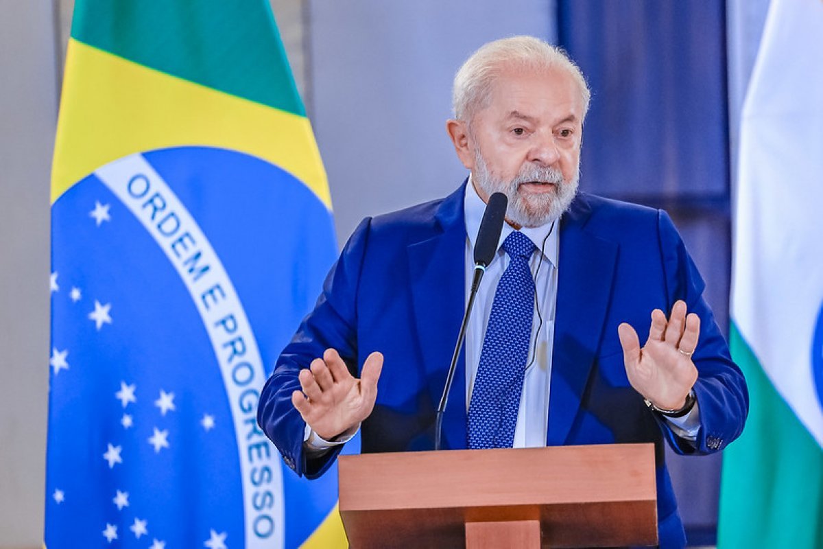 'Aqui ninguém vai dar cavalo de pau na economia', diz Lula