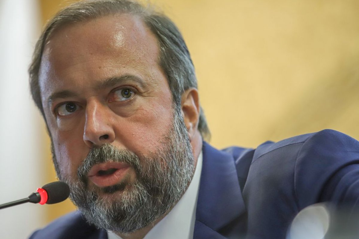 ''Fui mais uma vez surpreendido'', diz Ministro de Minas e Energia sobre mudanças na Eletrobras