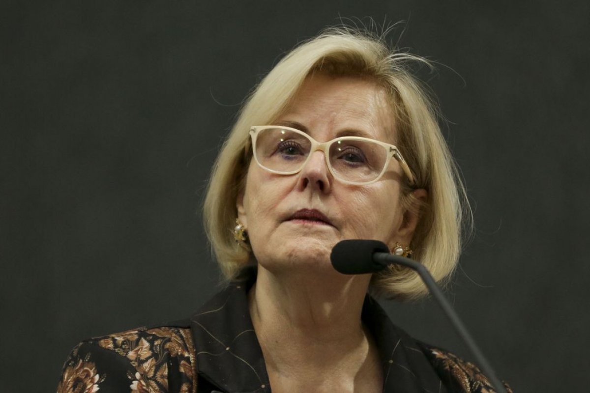 Rosa Weber chora em último dia no CNJ e cita gestão com 'jeito mais quieto'