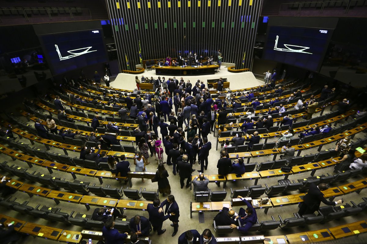 Deputados do PT e PSOL afirmam que texto que prevê inelegibilidade de Bolsonaro foi alterado após votação