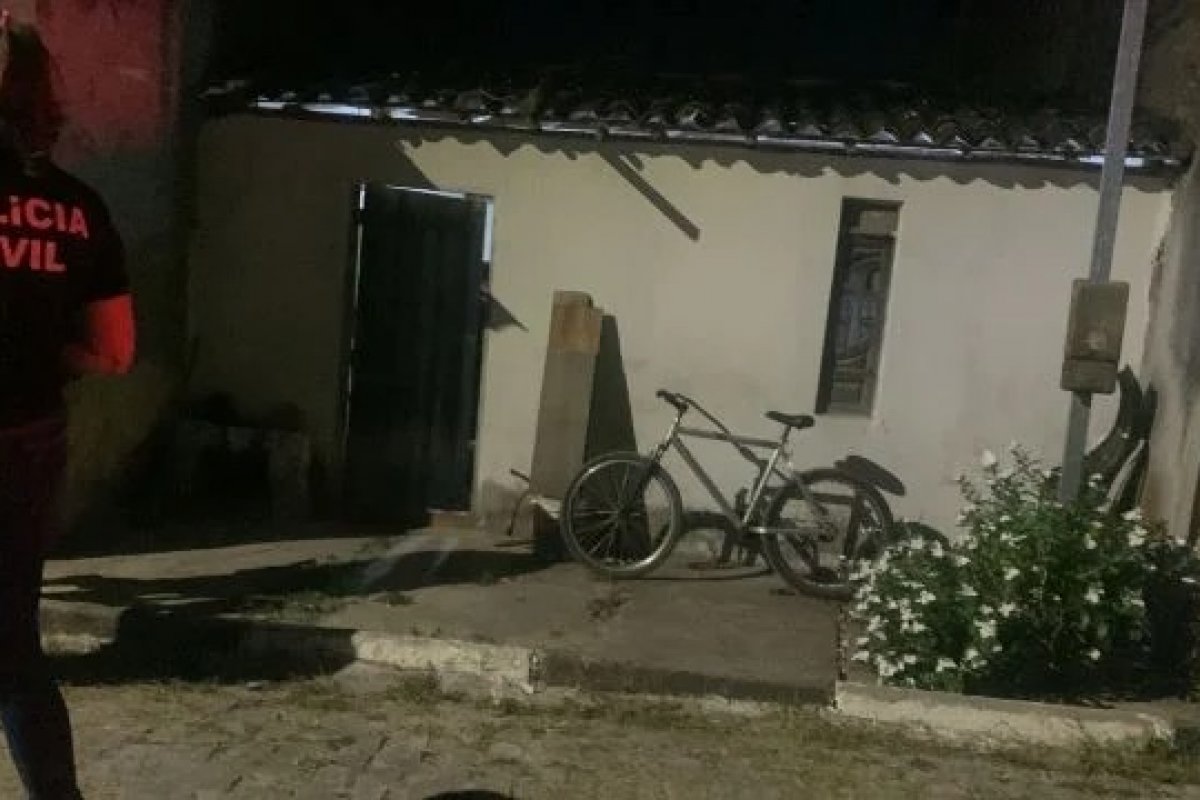Homem é morto a tiros dentro de casa em Feira de Santana