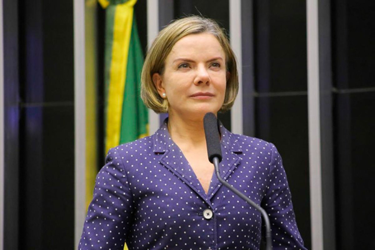 Gleisi Hoffman passará por cirurgia cardíaca neste sábado (30)