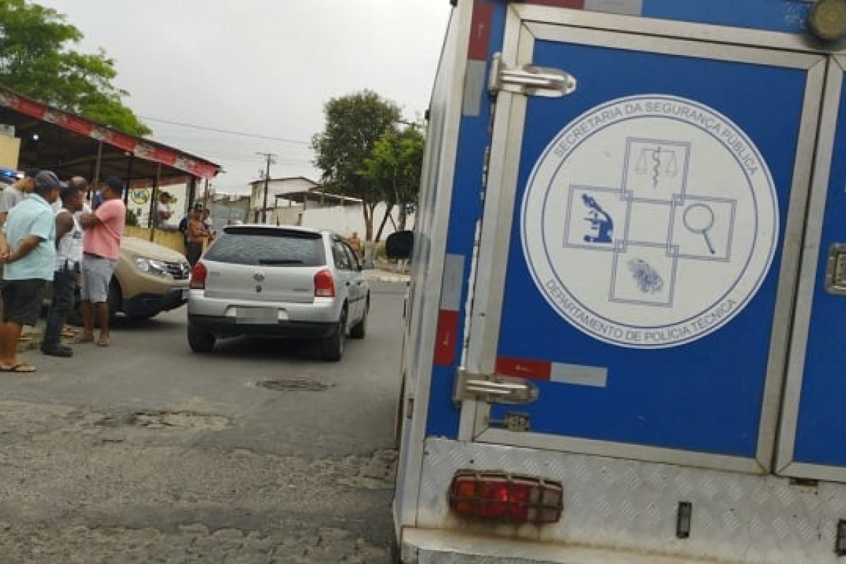 Homem é encontrado morto ao lado de uma motocicleta em Feira de Santana 