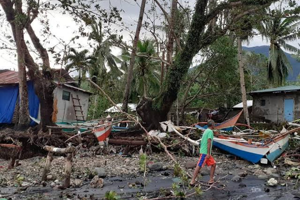  Tufão Phanfone deixa ao menos 16 mortos