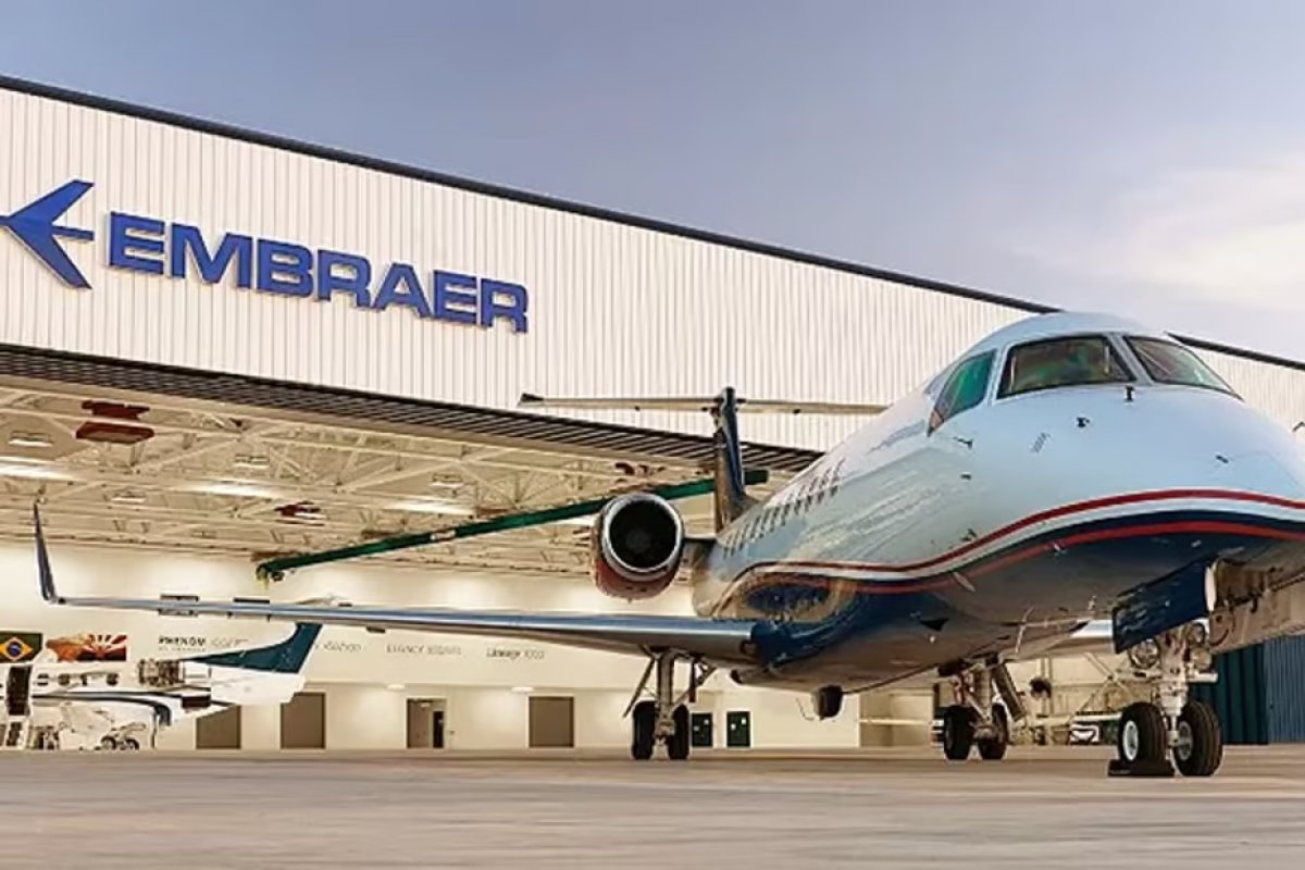 Metalúrgicos da Embraer decretam greve por ganho real de salário e benefícios