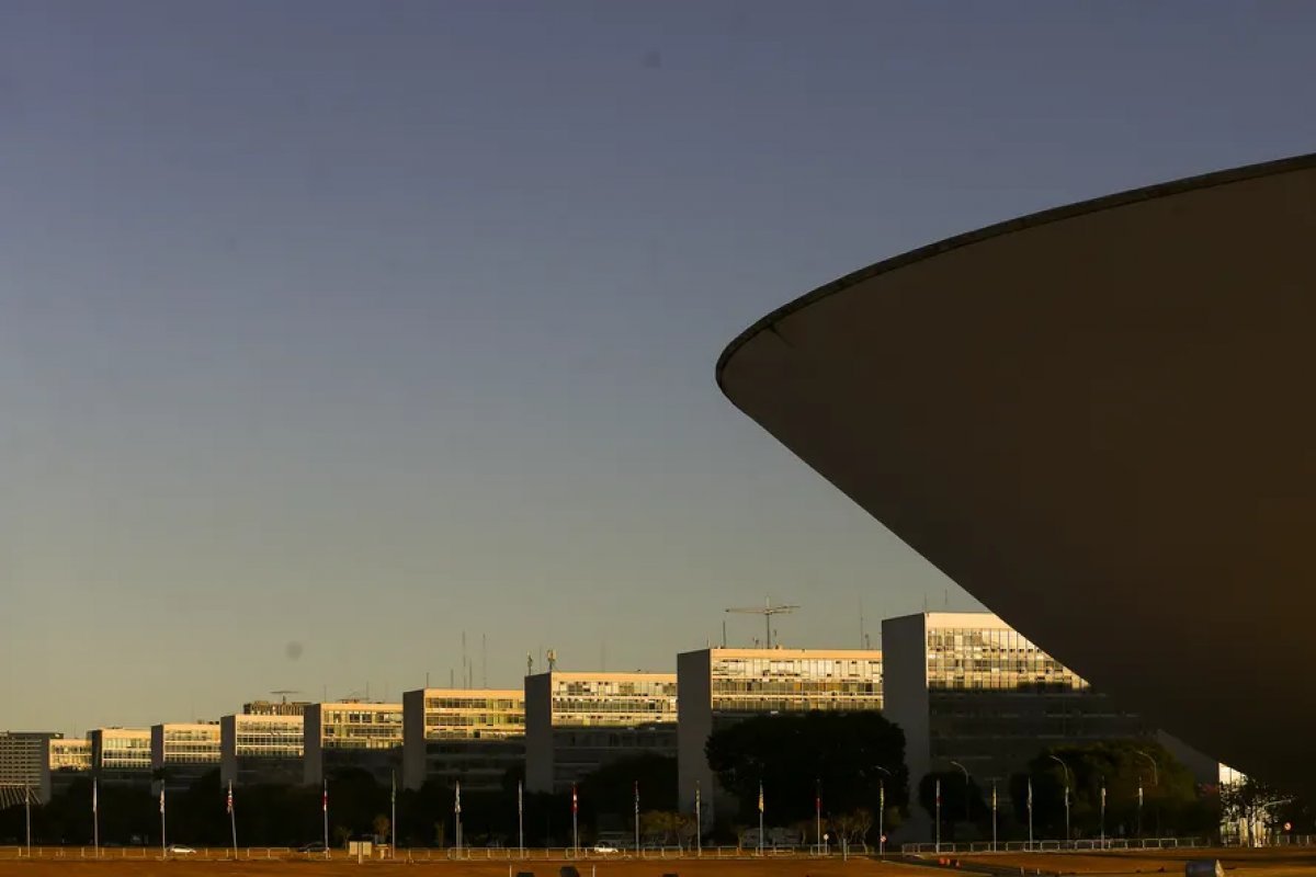Congresso promulga emenda que permite que brasileiros só percam nacionalidade por sentença e a pedido