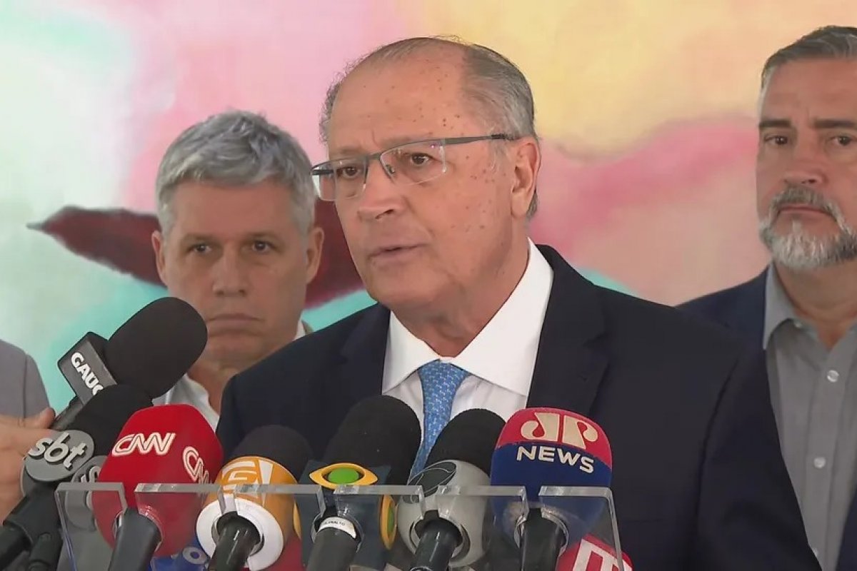 Alckmin diz que vai com ministros a Manaus para tratar da seca 
