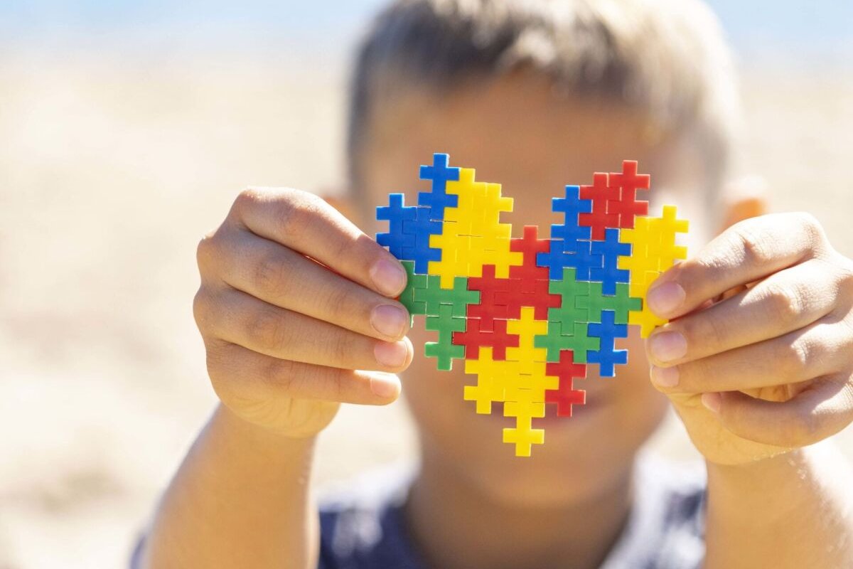 Crises em crianças com autismo: como terapias intensivas podem ajudá-las?  