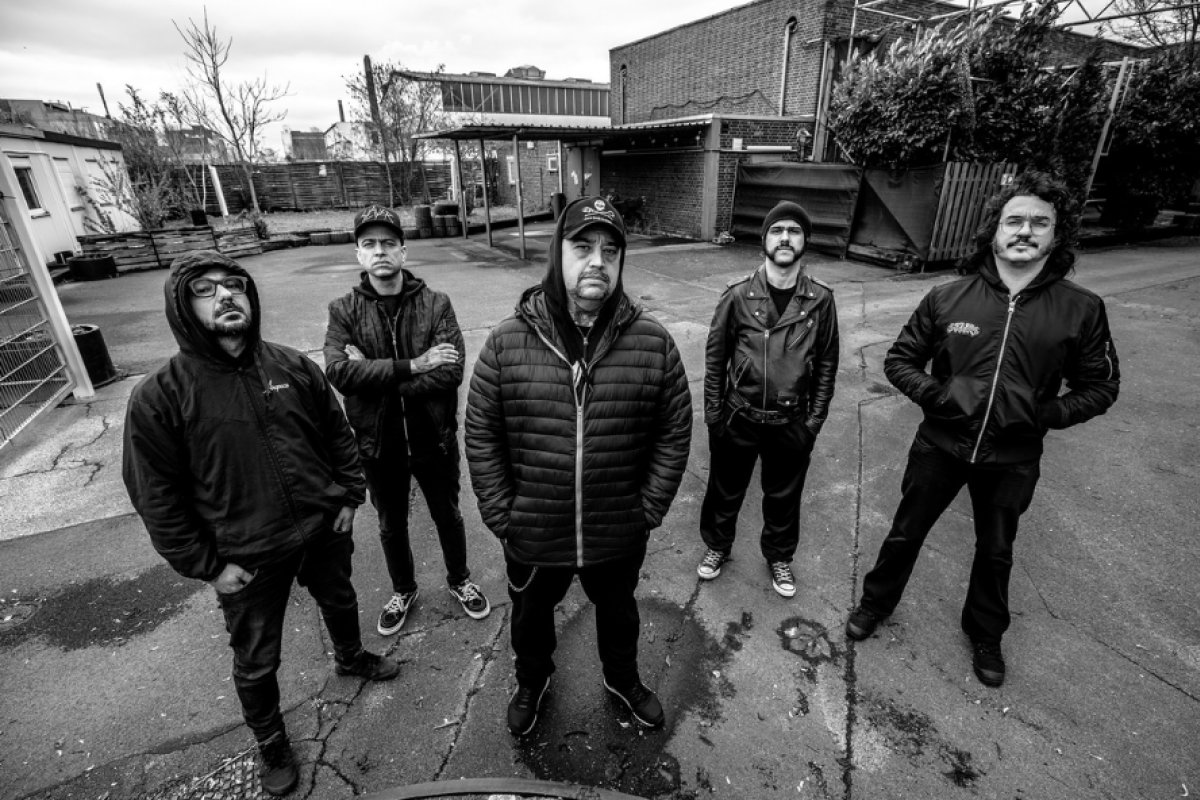 Banda Escalpo anuncia novo álbum no Brasil
