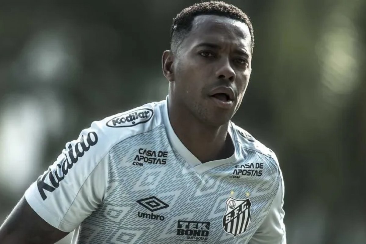 Brecha Jurídica na Itália pode levar amigos de Robinho a julgamento por estupro