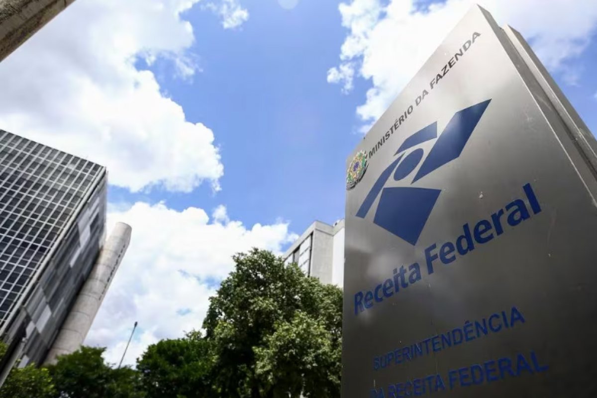 Fazenda demite servidor que acessou dados de opositores de Bolsonaro 