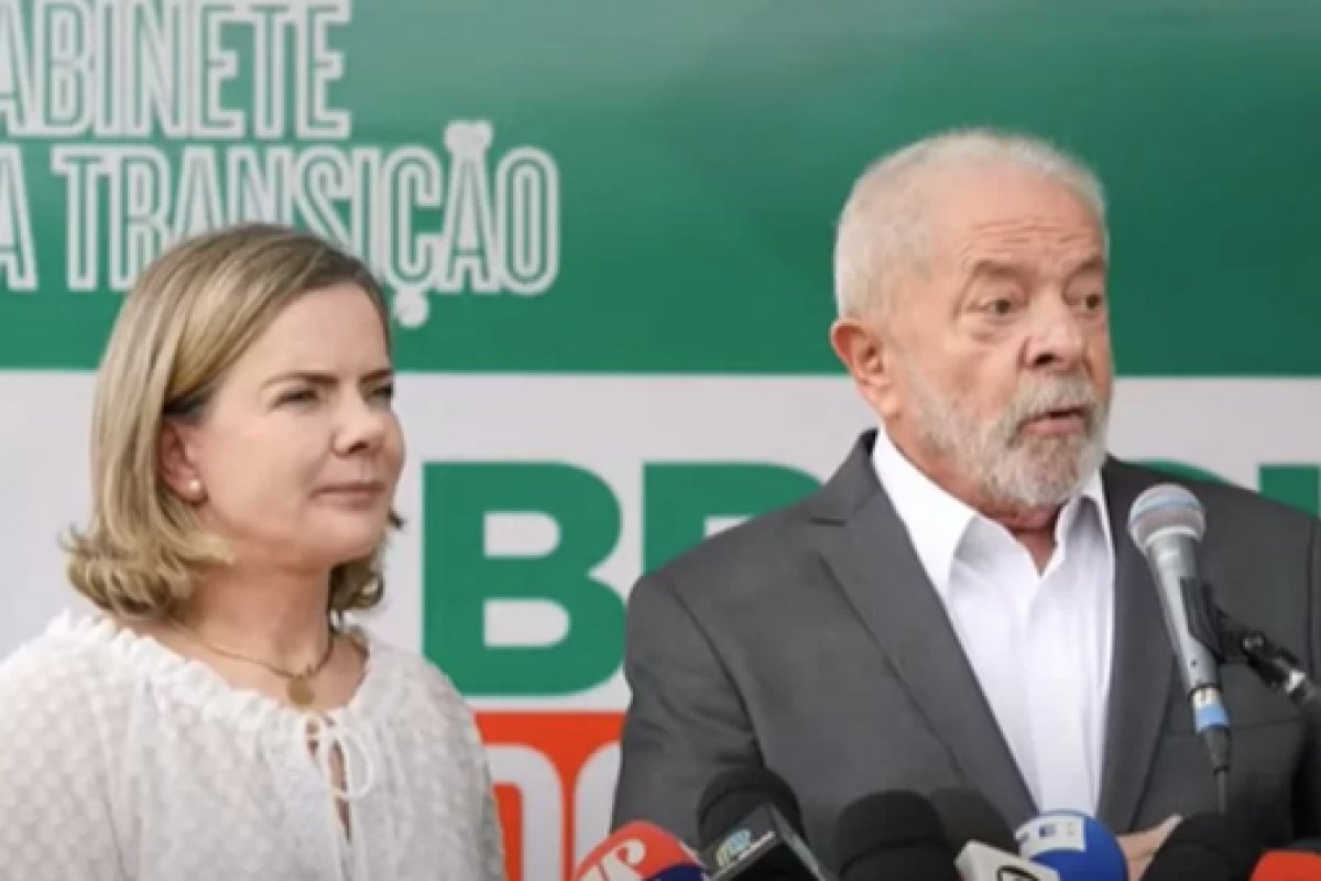 Lula comemora recuperação de Gleisi Hoffman
