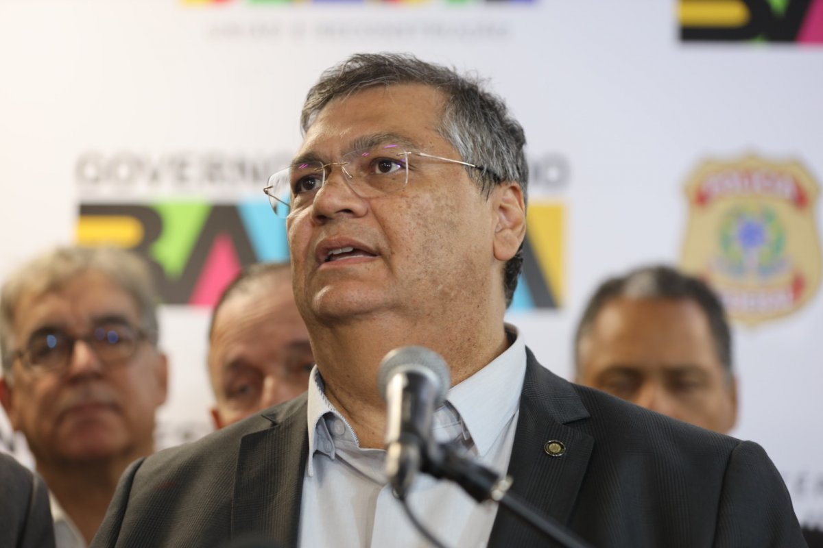 Dino garante que câmeras corporais serão usadas por policiais da Bahia ainda neste ano 