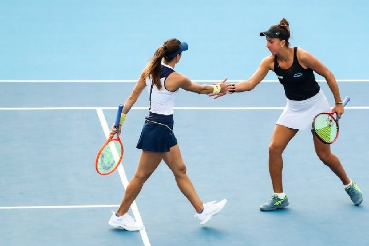 Luísa Stefani e Ingrid Martins conquistam vaga na semifinal em Pequim 