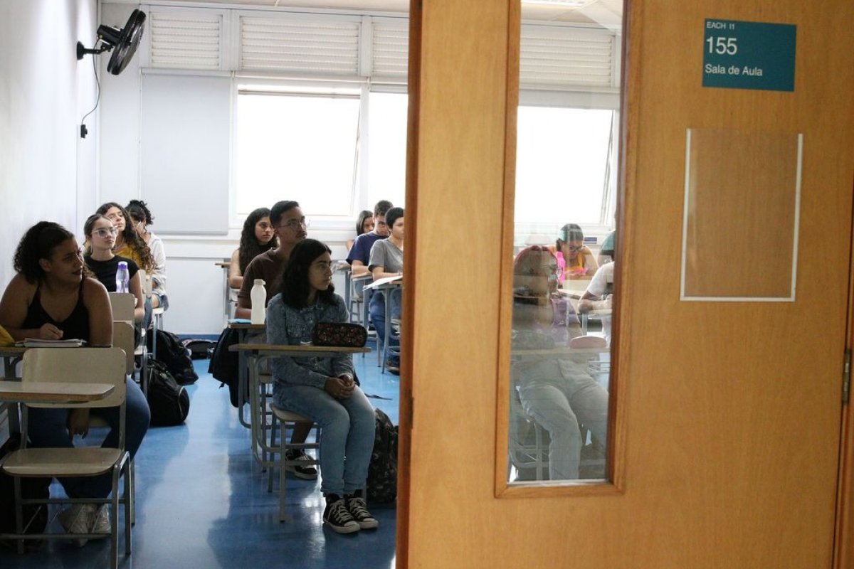 Canais da nova parabólica digital ajudam estudantes baianos na reta final de preparação para o Enem 