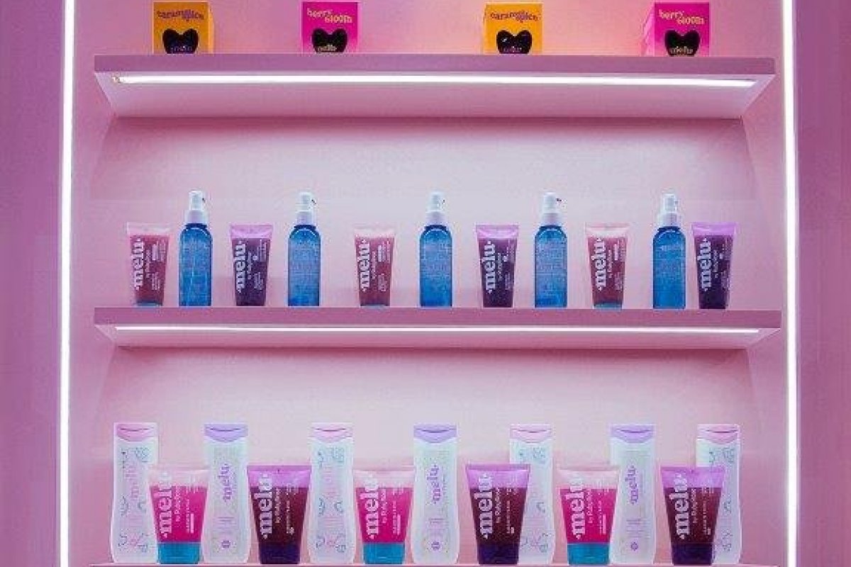 Marca  lança nova categoria de produtos de cuidado pessoal e apresenta sua primeira linha de maquiagens!