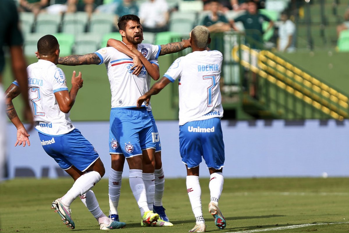 Vídeo: Everaldo faz três, Bahia bate Goiás em jogaço e deixa provisoriamente a zona de rebaixamento; confira os gols do Tricolor 