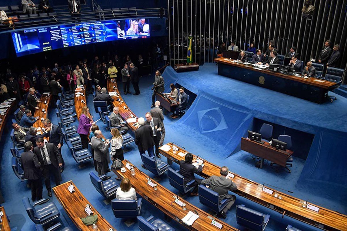 Plenário vota plano de retomada de obras na educação e na saúde