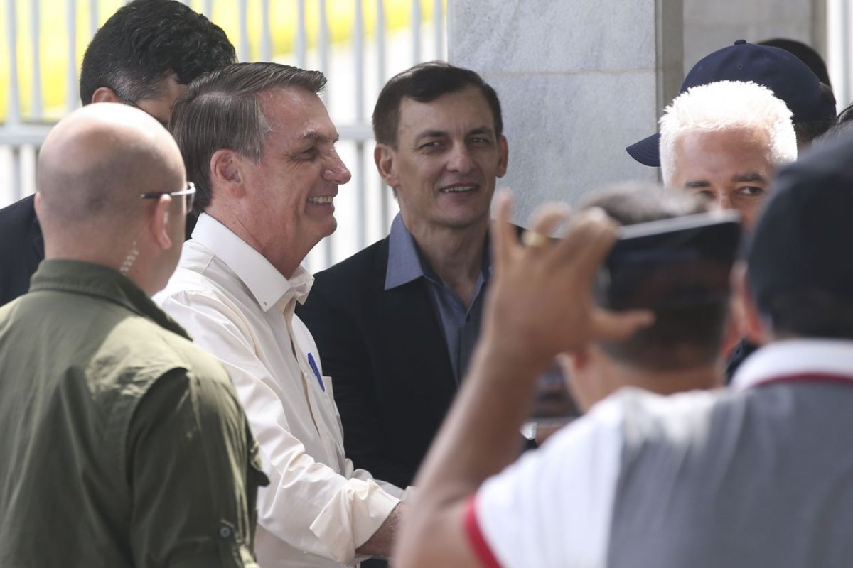 Bolsonaro assina medida que faz alterações na forma de nomeação de reitores de universidades e IFs