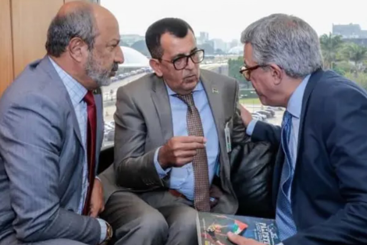Padilha liga para representante de Israel e explica encontro com apoiador do Hamas