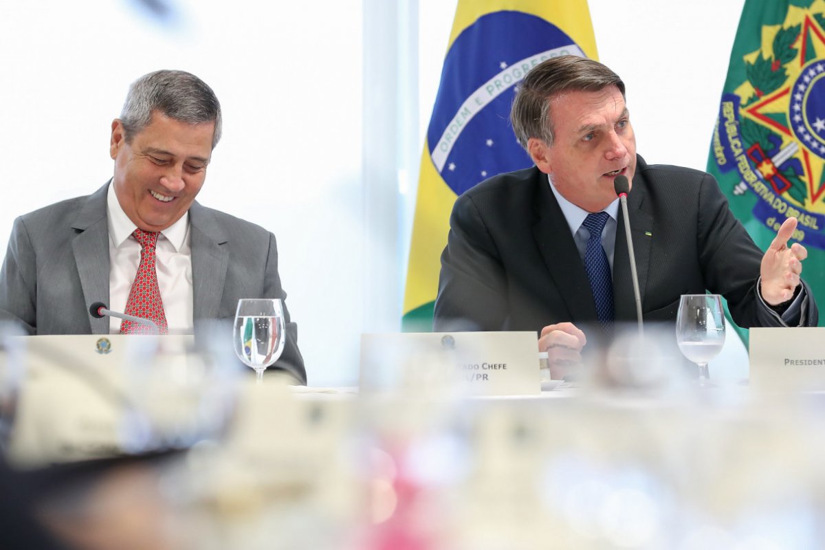 Julgamento de Bolsonaro e Braga Netto é suspenso pelo TSE e sessão vai ser retomada dia 17