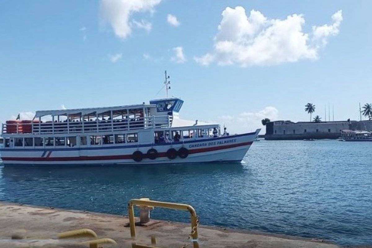 Fluxo para saída de Salvador segue tranquilo na travessia de lanchas entre Salvador e Mar Grande 