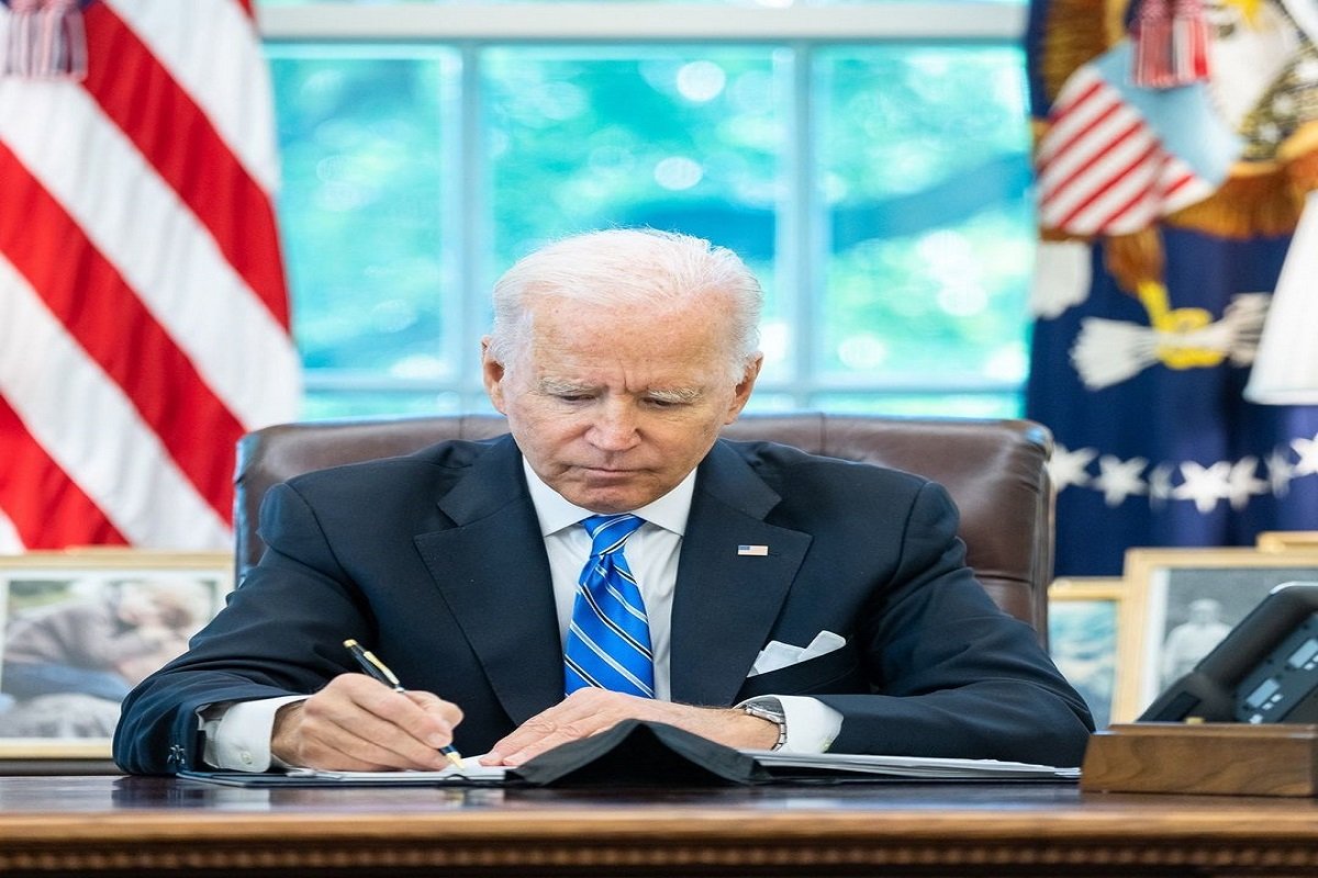 'Dia mais mortal para judeus desde o Holocausto', diz Biden sobre conflito em Israel 