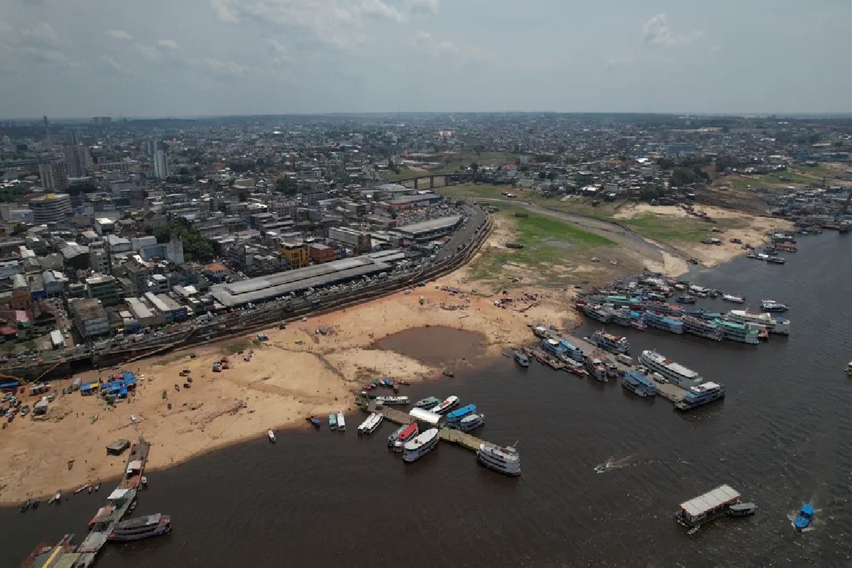 Rio Negro atinge menor nível em 121 anos e chega a 13,59 metros em Manaus