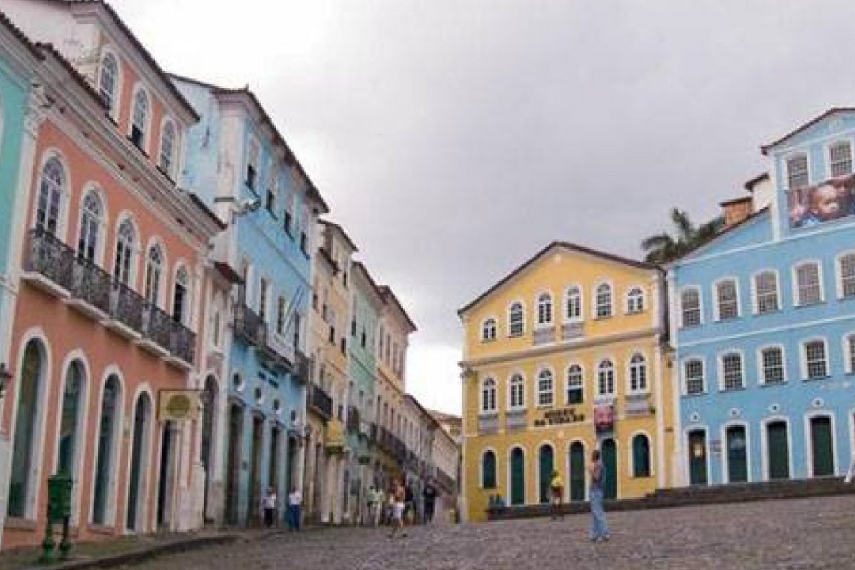 Shows do Muzenza e A Mulherada marcam retorno do 'Cole no Centro'