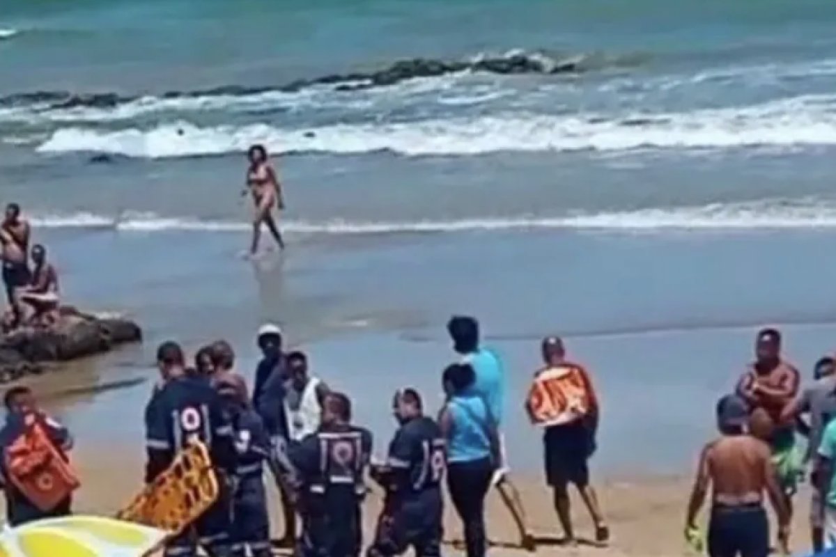 Homem morre afogado em praia de Itapuã