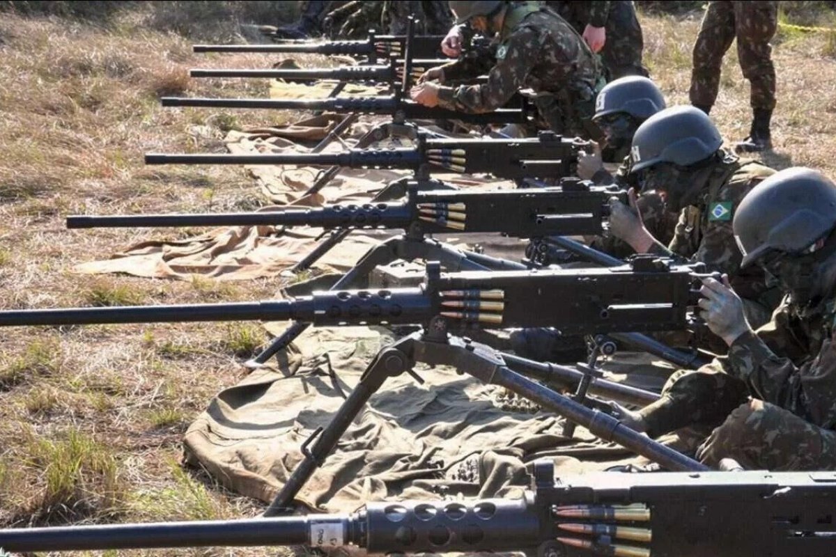 Metralhadoras furtadas do Exército podem derrubar aviões e disparar 600 tiros por minuto
