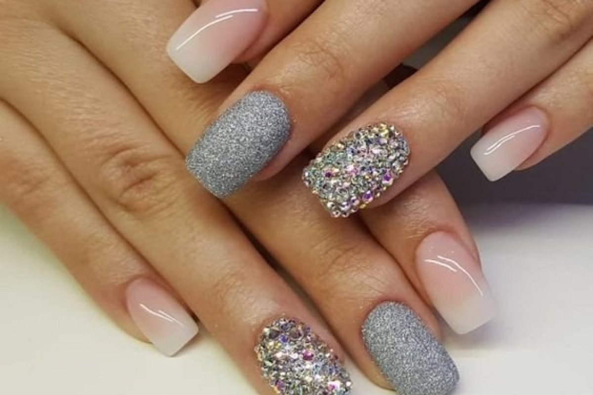 Inspire-se nas melhores unhas brilhantes para o Réveillon 