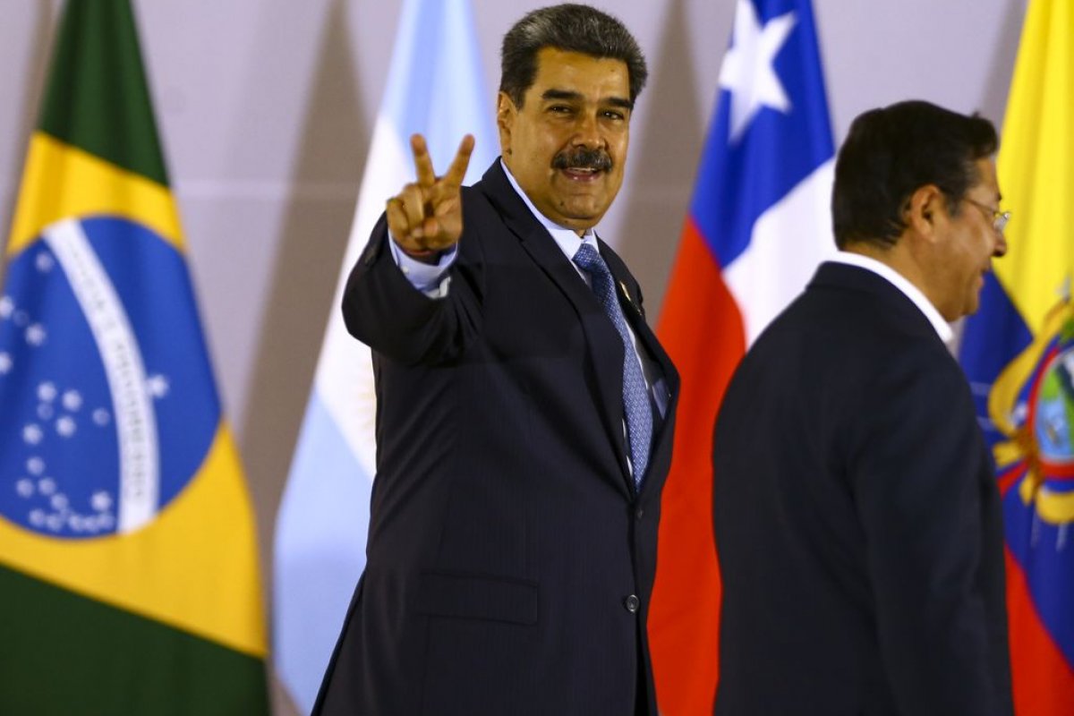Venezuela liberta opositores após acordo de Maduro com a oposição