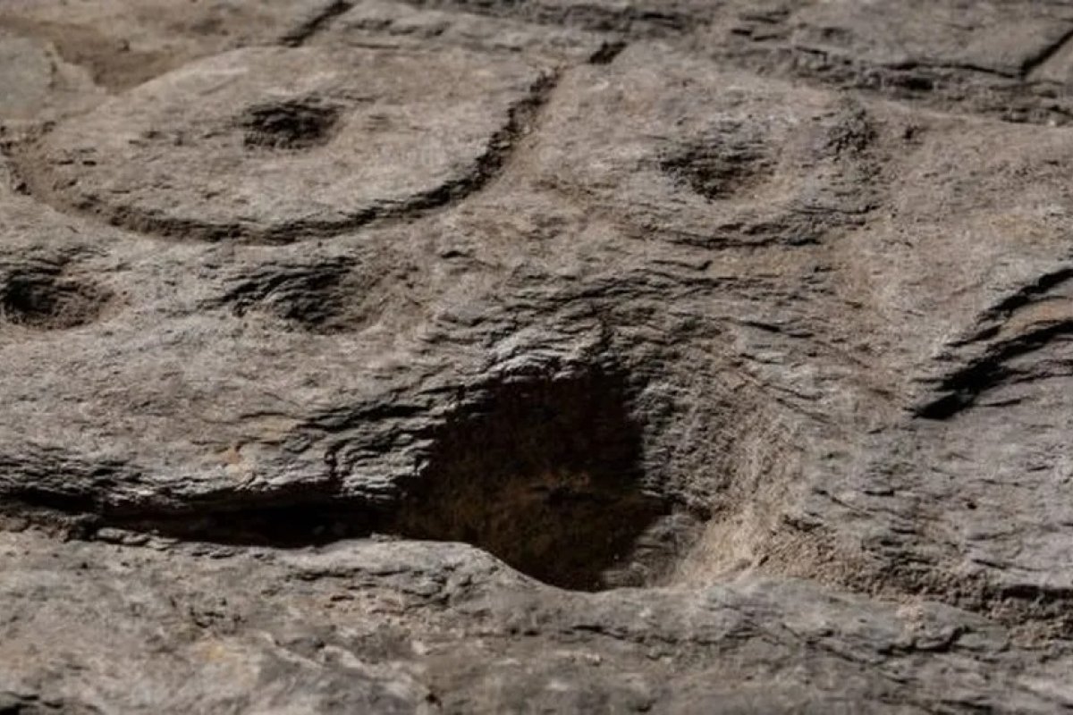 Arqueólogos descobrem 'mapa do tesouro' de 4 mil anos na França