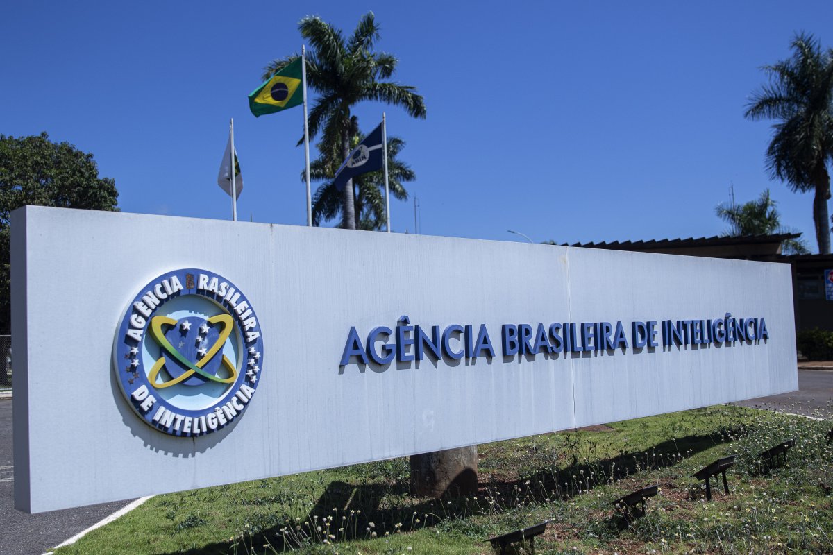 Políticos, ministros do STF e jornalistas foram alvos de espionagem por servidores da Abin, diz PF
