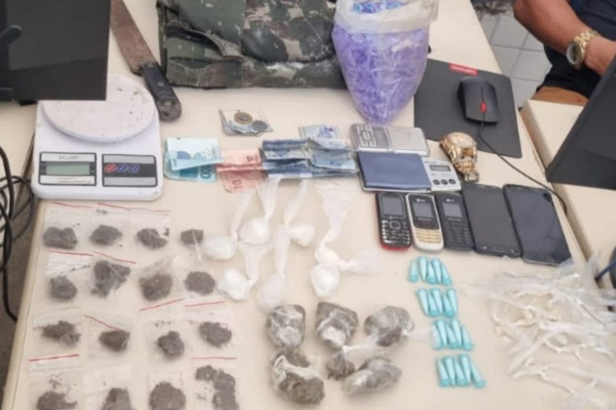 Dois homens são presos com drogas em Salvador 