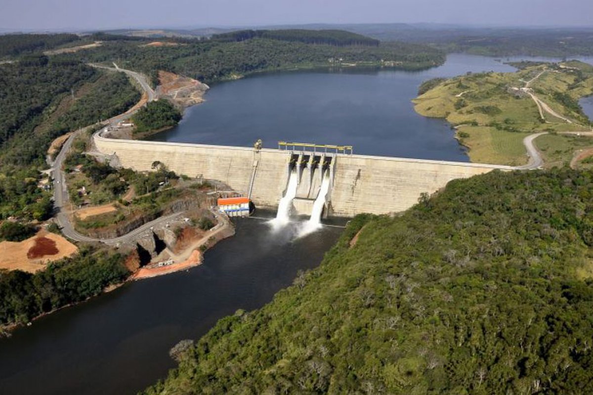 Investimento de empresas em hidrelétricas próprias elevou PIB e emprego