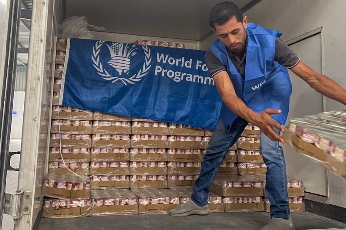 Com fronteira fechada, 200 caminhões de ajuda a Gaza ficam presos no Egito