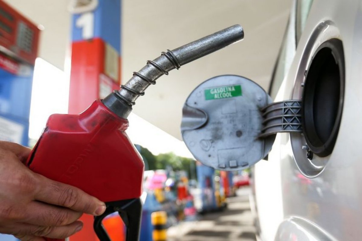 Israel X Hamas: conflito pode encarecer gasolina e dificultar oferta de crédito no Brasil, diz economista